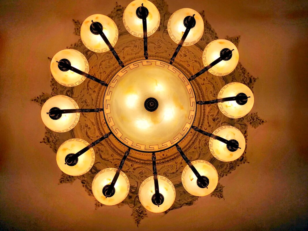 Люстра в культурном центре на Покровке, 27 - Наталья Смирнова Люстра в культурном центре на Покровке, 27 - Наталья Смирнова