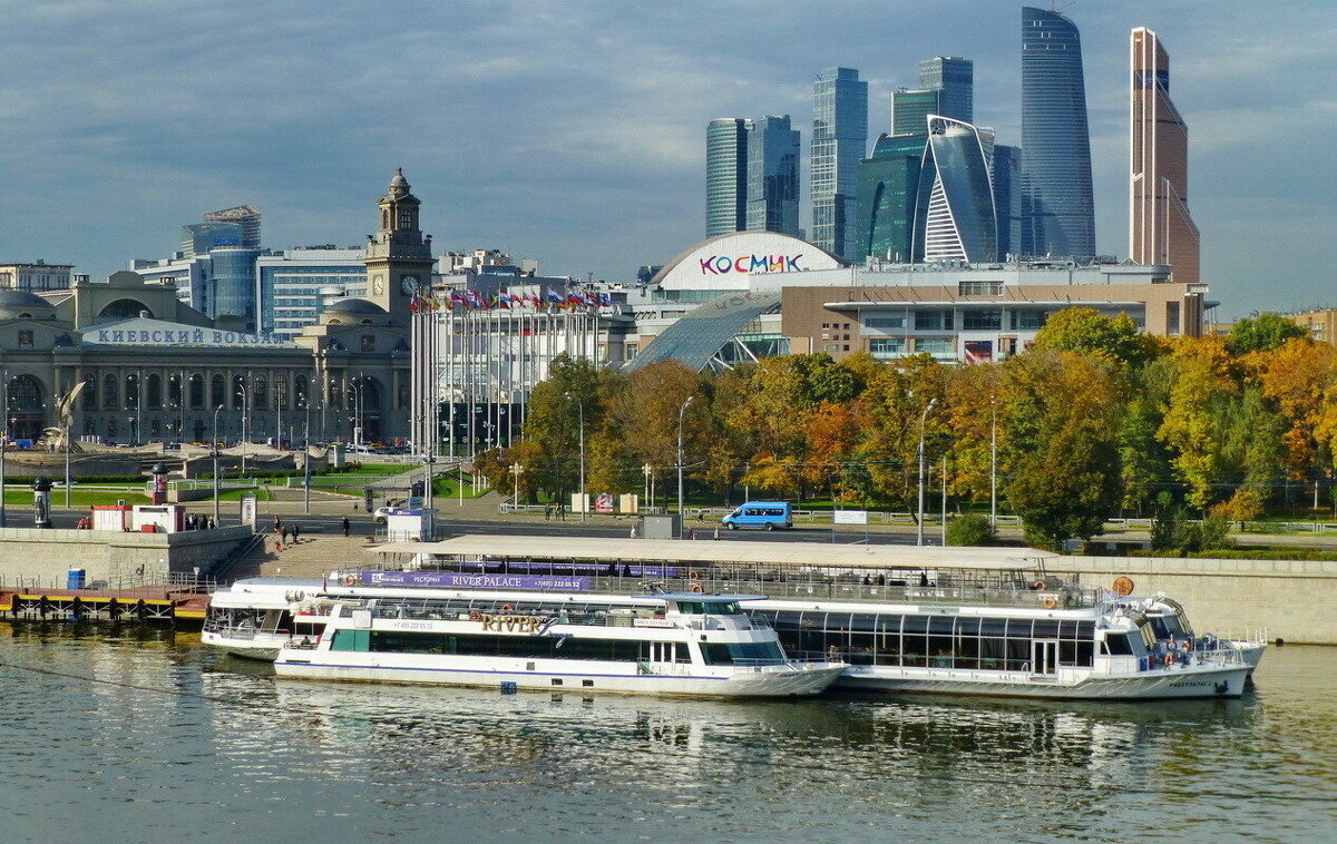 Осенний городской пейзаж - Александр Чеботарь