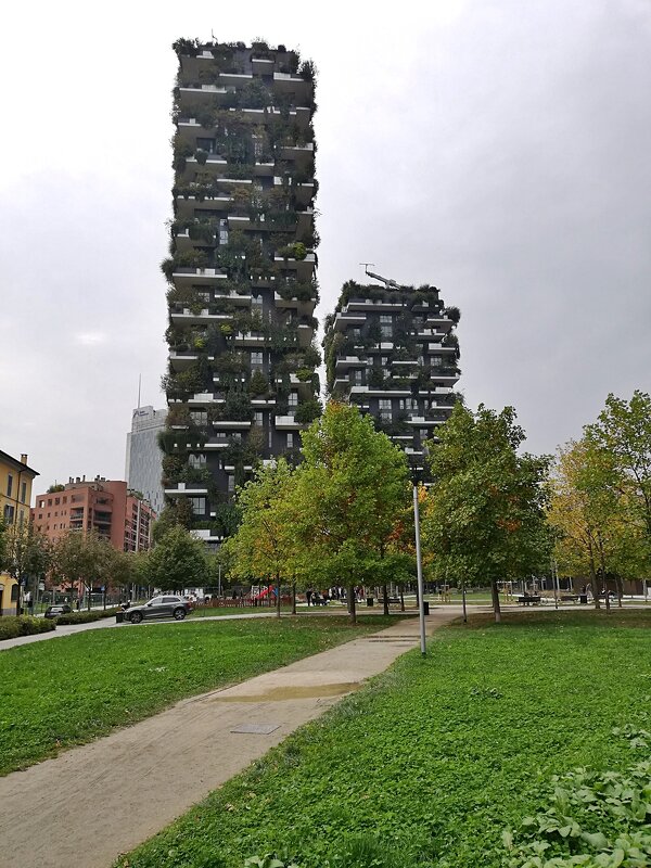 Небоскребы "Bosco Verticale" Милан Италия - wea *