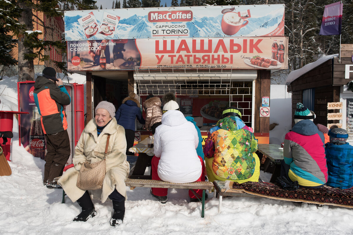 Отдыхающая и перекусывающие - Валерий Михмель 