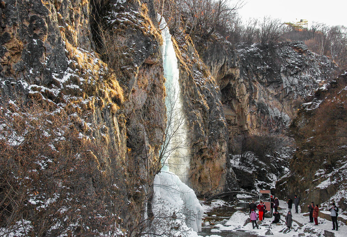 Водопад в горах - Виктор 