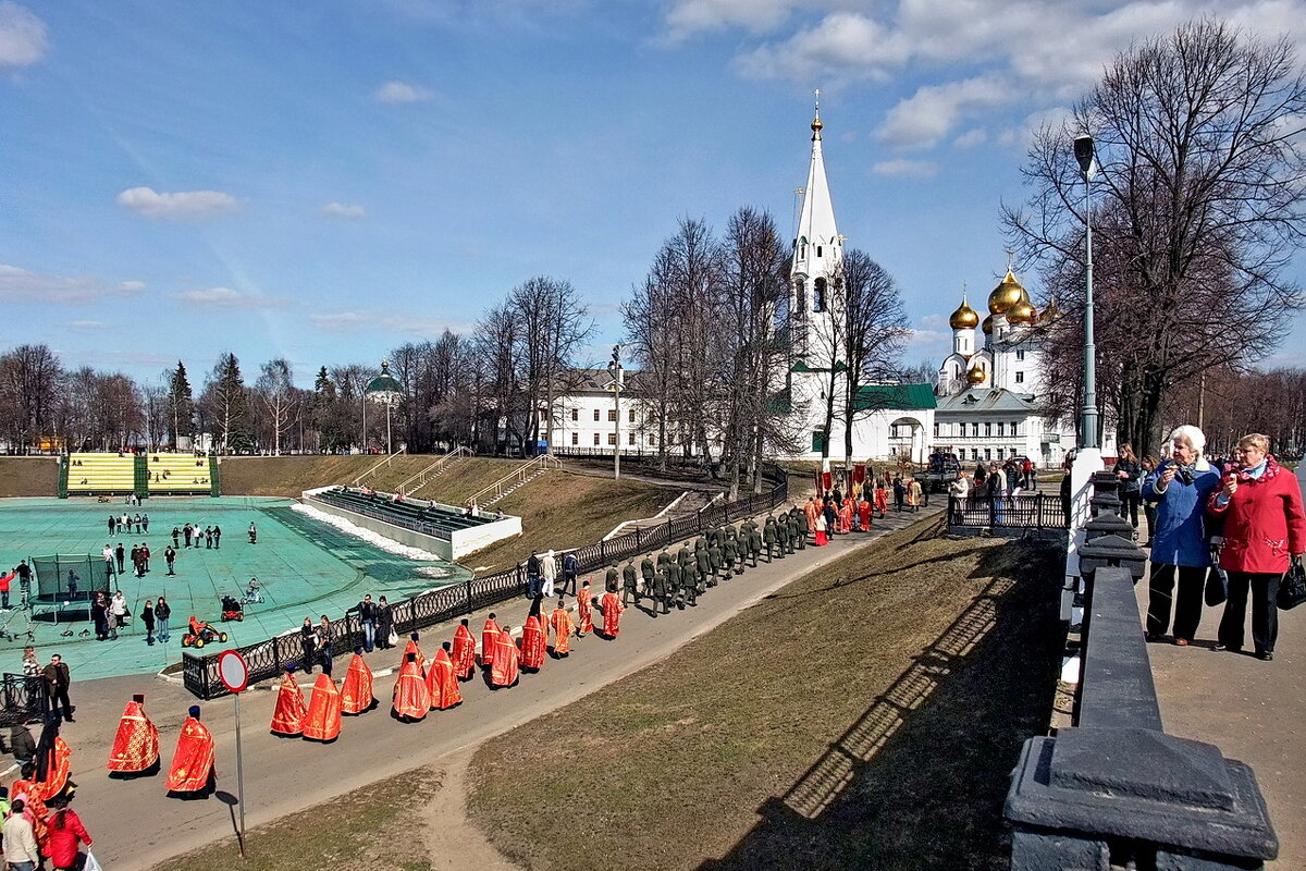 Пасхальный крестный ход в Ярославле, 23.04.2011 - Николай Белавин