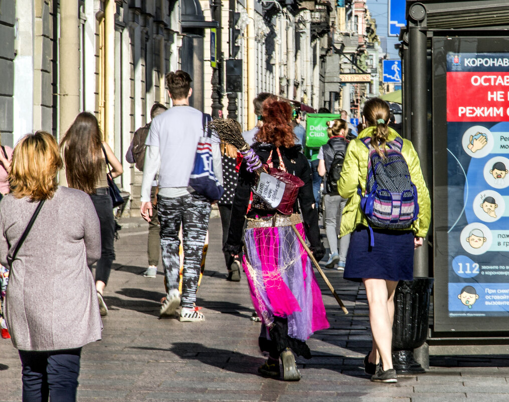 Кого только не встретишь на  Невском... - Людмила Волдыкова