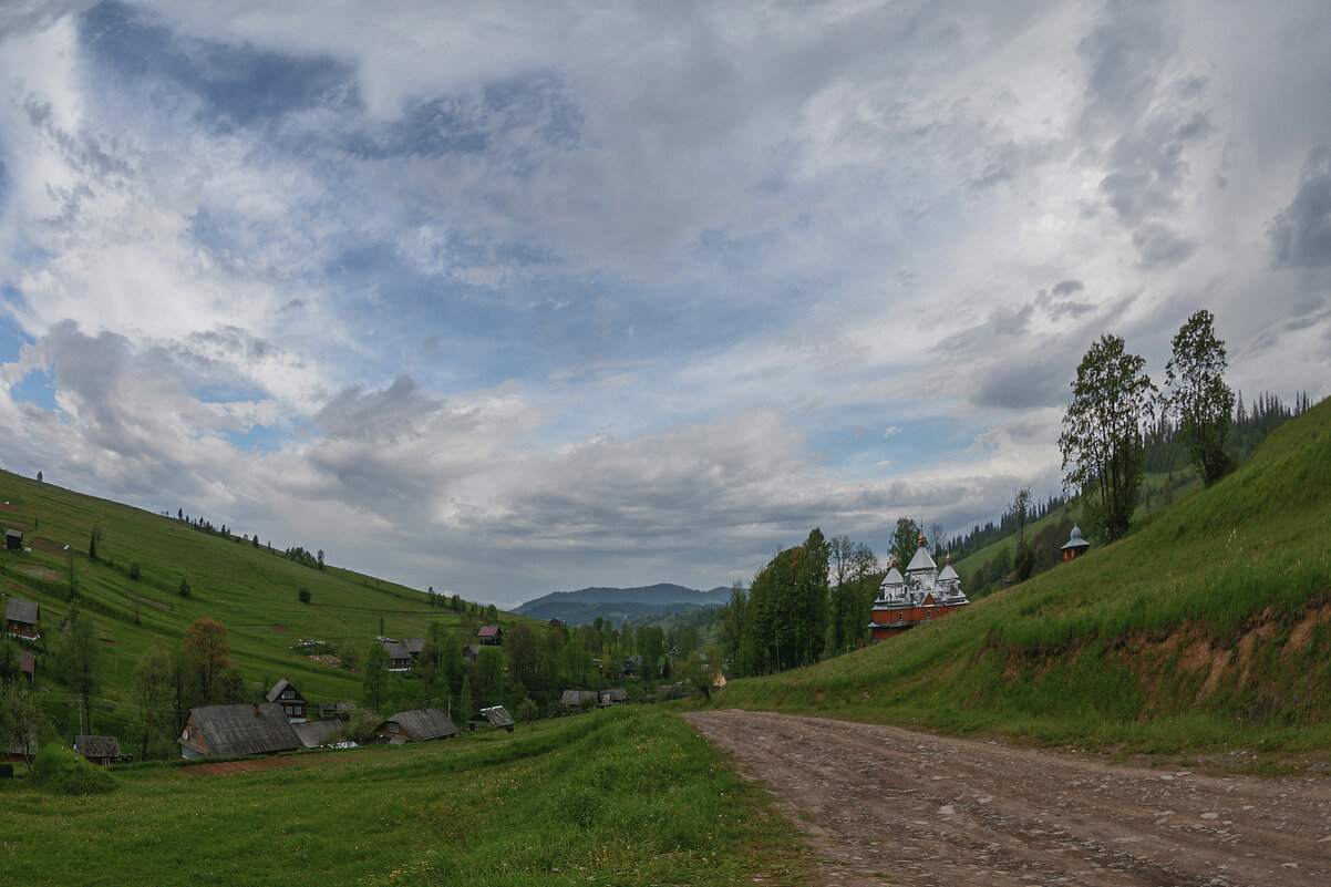 В карпатском селе. - Юрий Гординский
