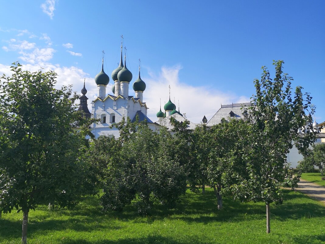 У стен Ростовского кремля - Ольга Довженко