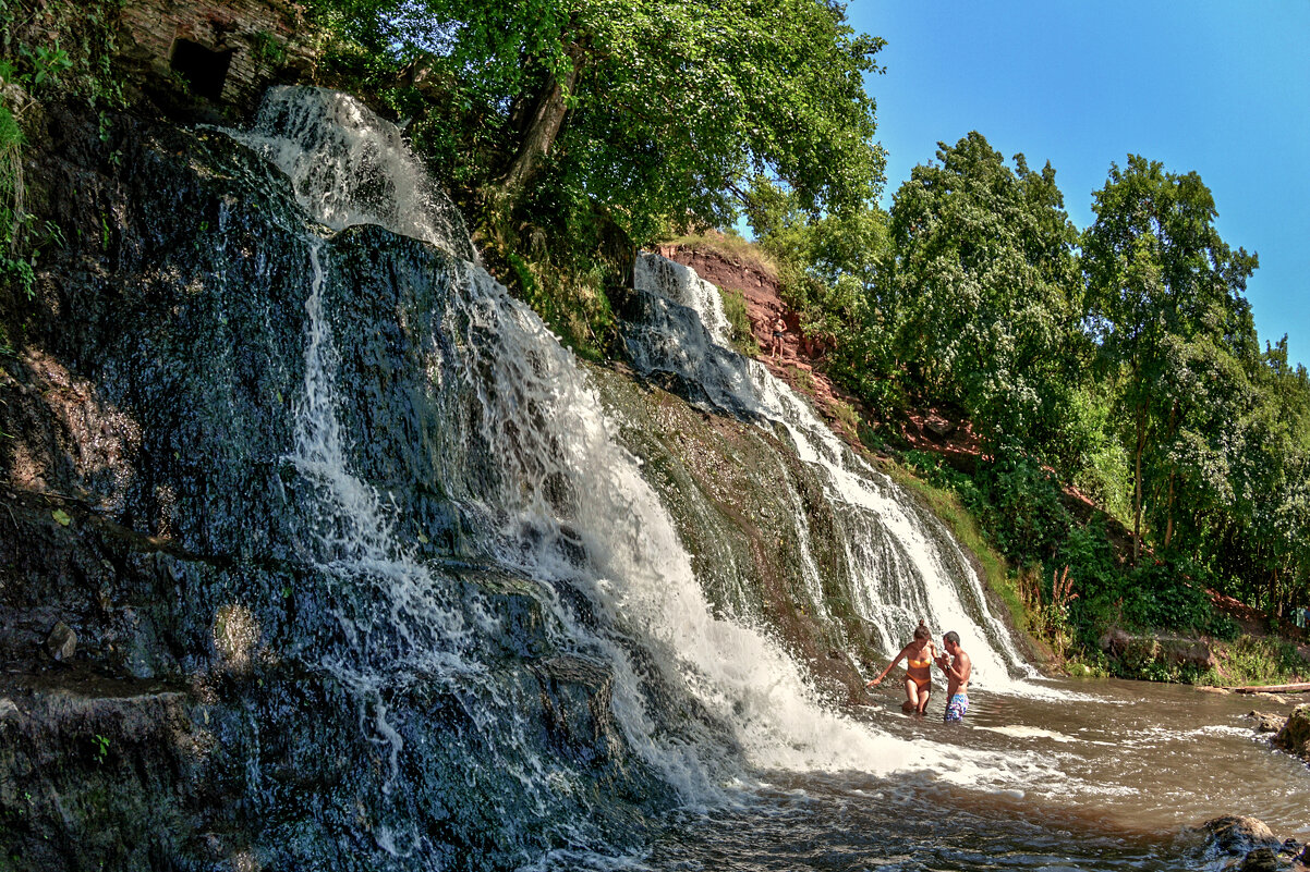 У водопада. - Юрий Гординский У водопада. - Юрий Гординский