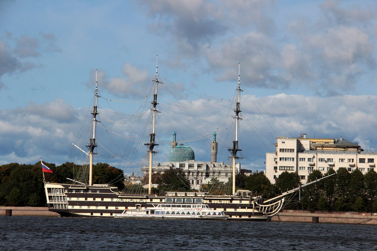 На Неве. - Любовь 