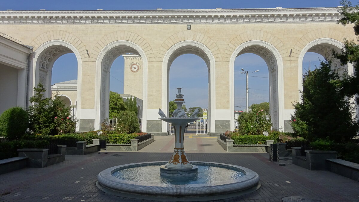 Вокзал Симферополя - Сергей Антонов