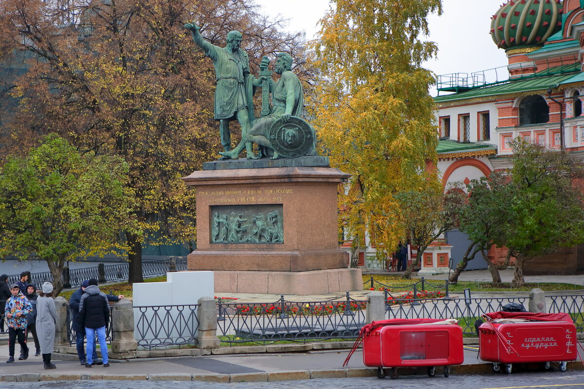 Странный памятник. - Александр Сергеевич 