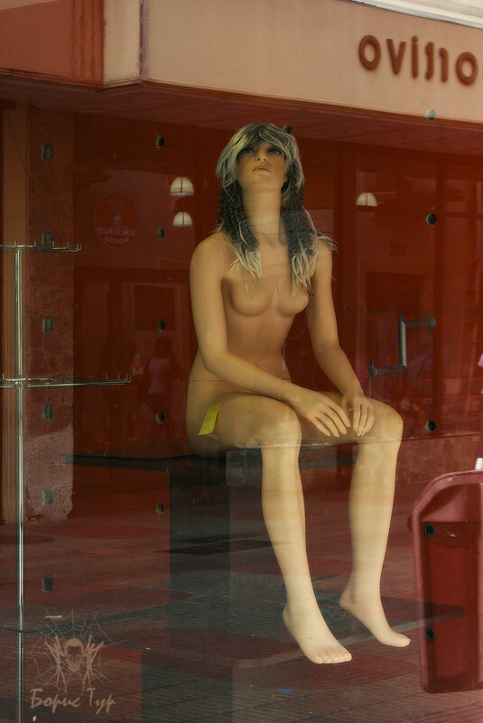 Девушка в ветрине - Борис Тур Девушка в ветрине - Борис Тур