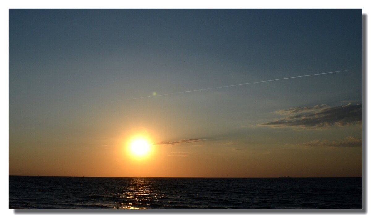 ЧЕРНОМОРСКИЕ РАССВЕТЫ - Анатолий Восточный ЧЕРНОМОРСКИЕ РАССВЕТЫ - Анатолий Восточный