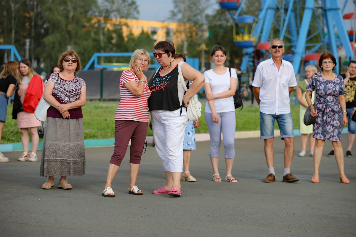 В летнем парке - Лариса Корсакова