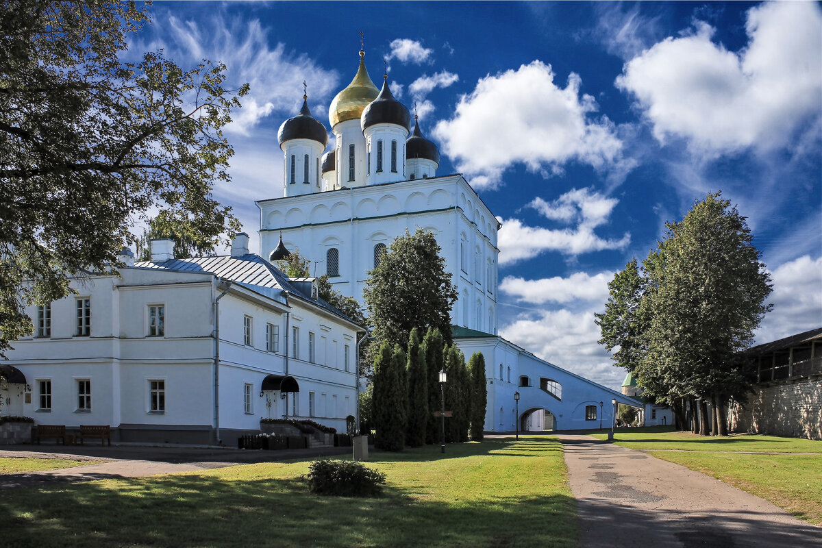 В псковском Кремле - Евгений 