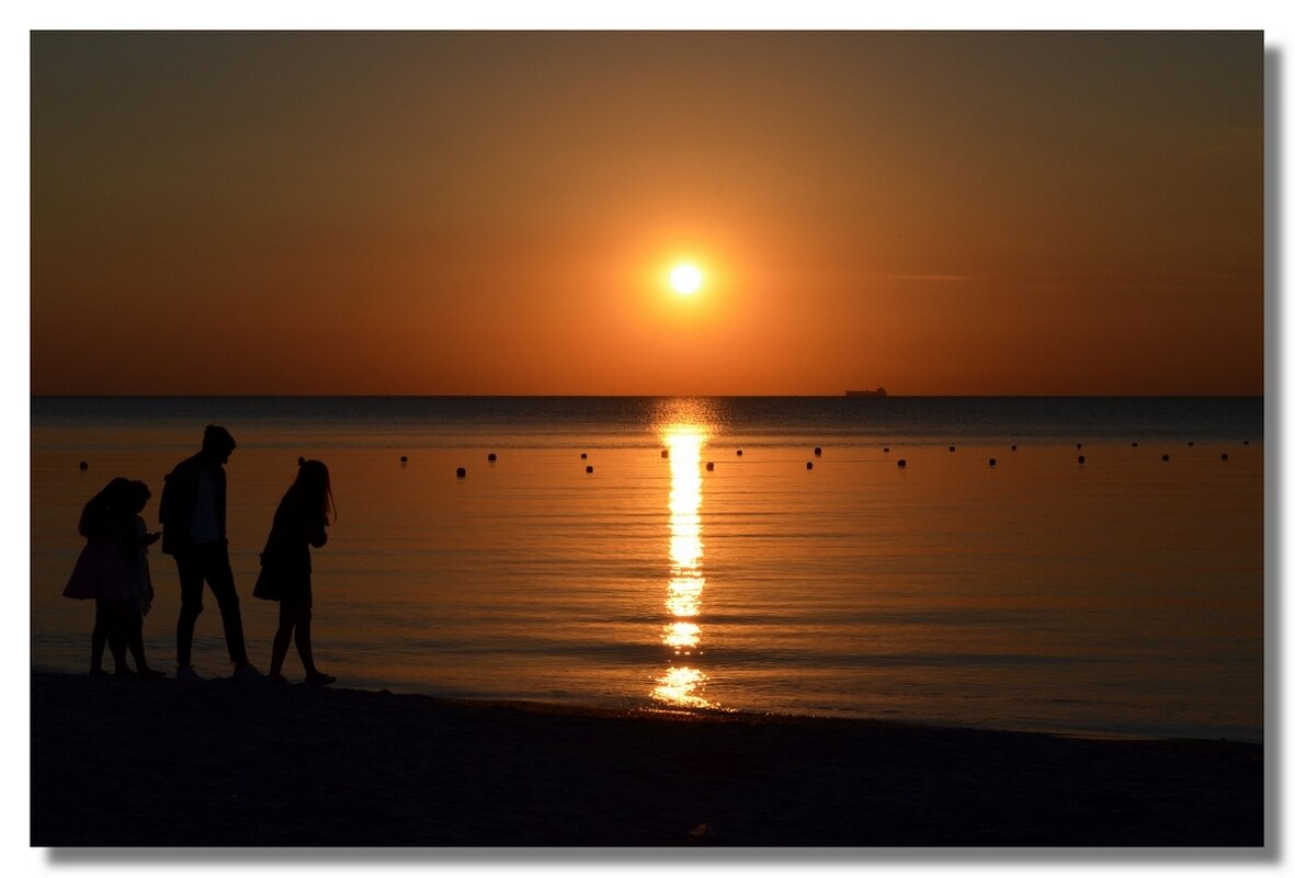 ЧЕРНОМОРСКИЕ РАССВЕТЫ - Анатолий Восточный ЧЕРНОМОРСКИЕ РАССВЕТЫ - Анатолий Восточный