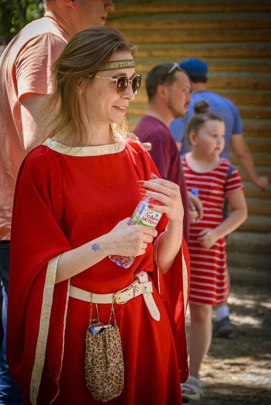 Девушка в красном платье. - Андрей + Ирина Степановы