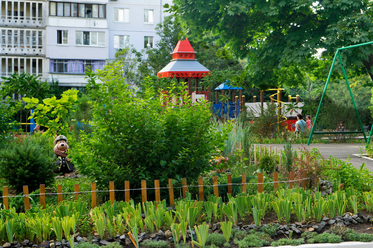 Харьковские дворы - Владимир Кроливец Харьковские дворы - Владимир Кроливец