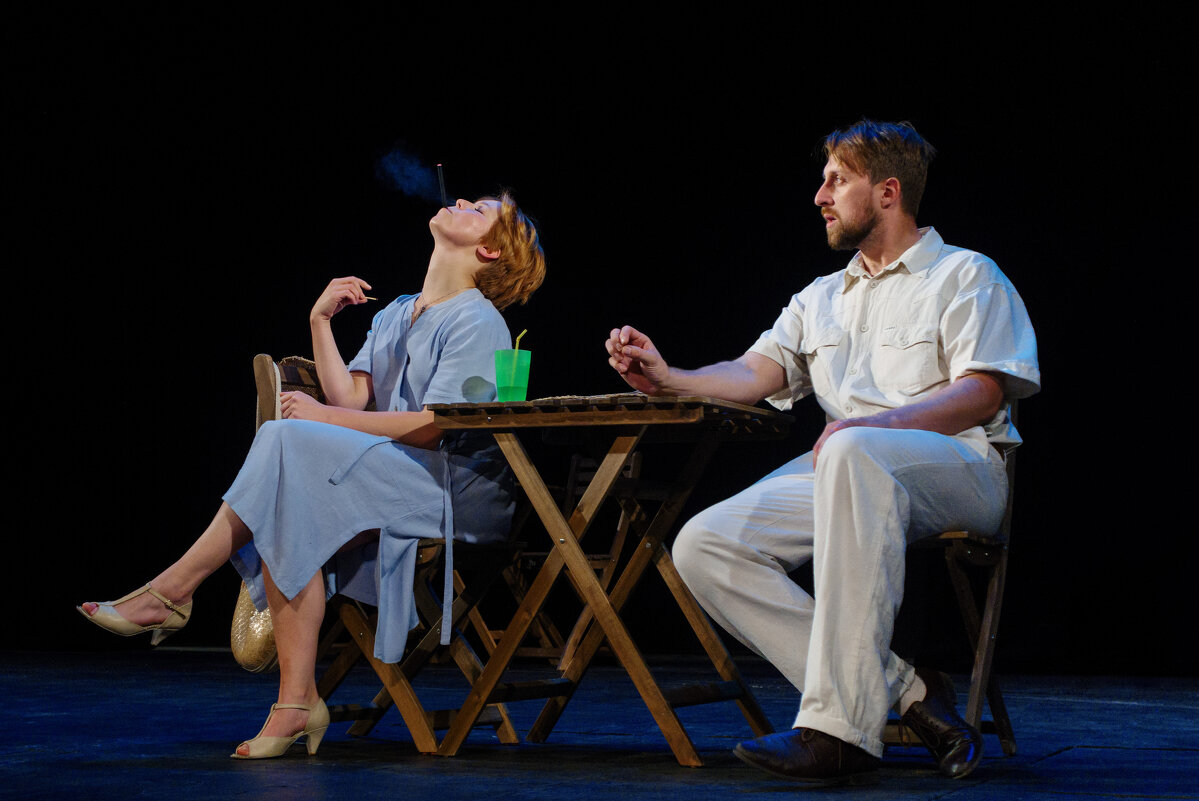 «Разговаривают, не глядя друг на друга» - Andrew Barkhatov «Разговаривают, не глядя друг на друга» - Andrew Barkhatov