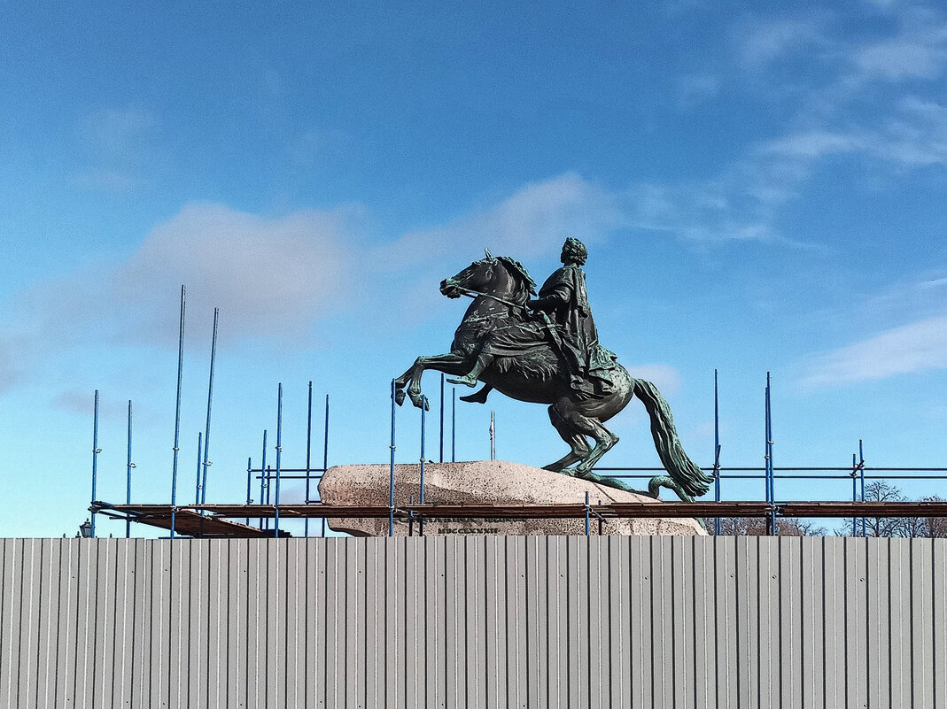 Медный всадник закрыт на реставрацию - Фотогруппа Весна
