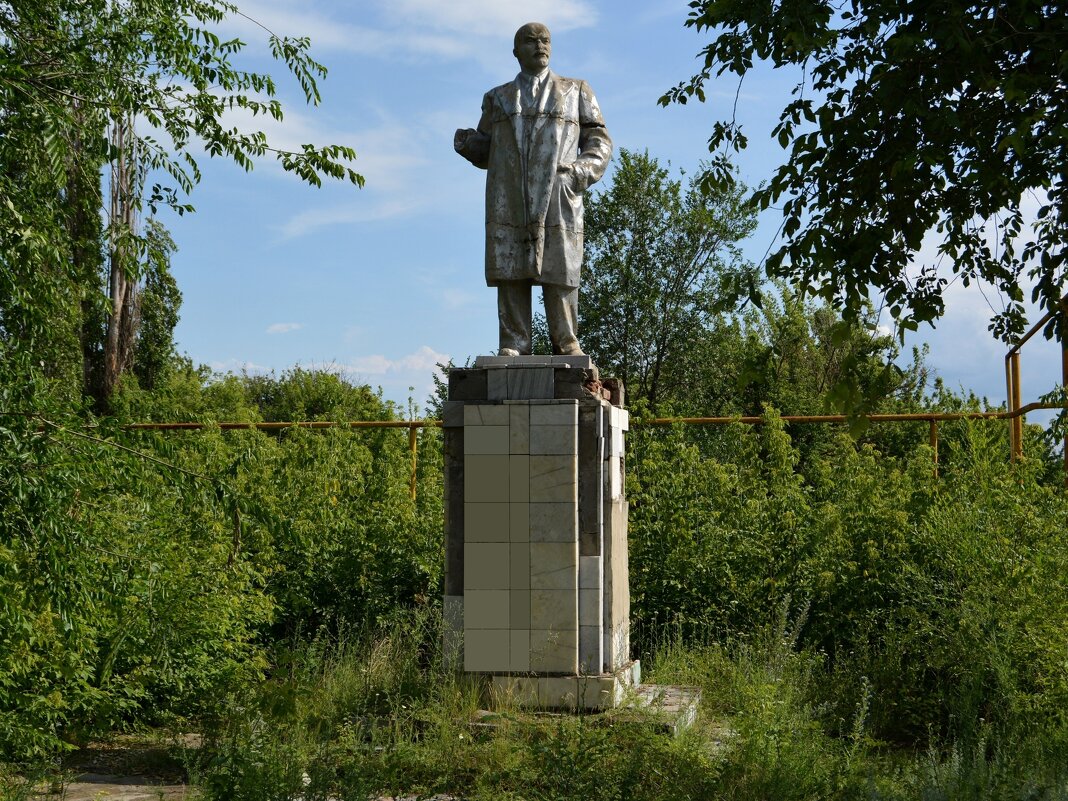 Мелиховская. Памятник Владимиру Ильичу Ленину. - Пётр Чернега