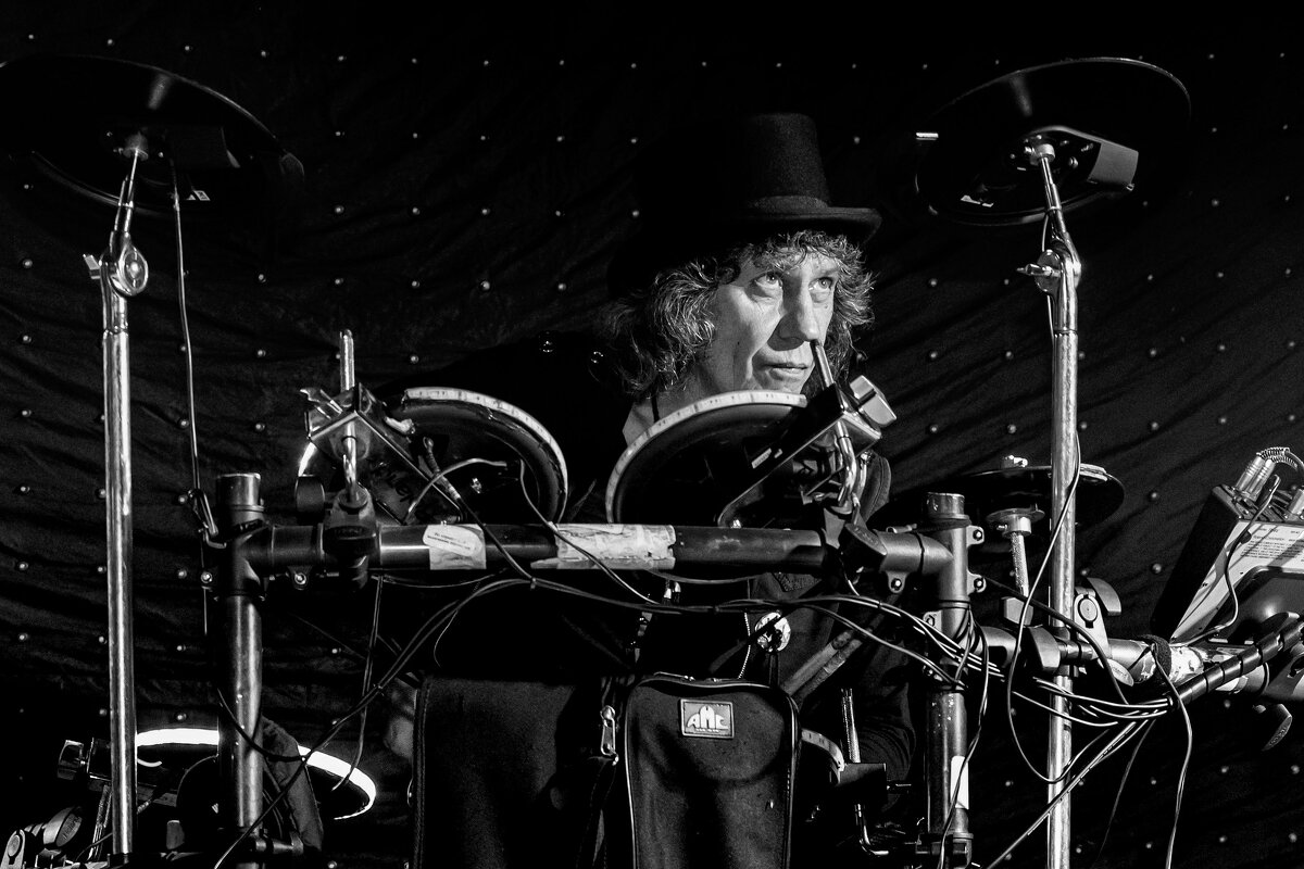 Ударник Андрей Гришин. Группа "Мираж" - Анатолий Сидоренков Ударник Андрей Гришин. Группа "Мираж" - Анатолий Сидоренков