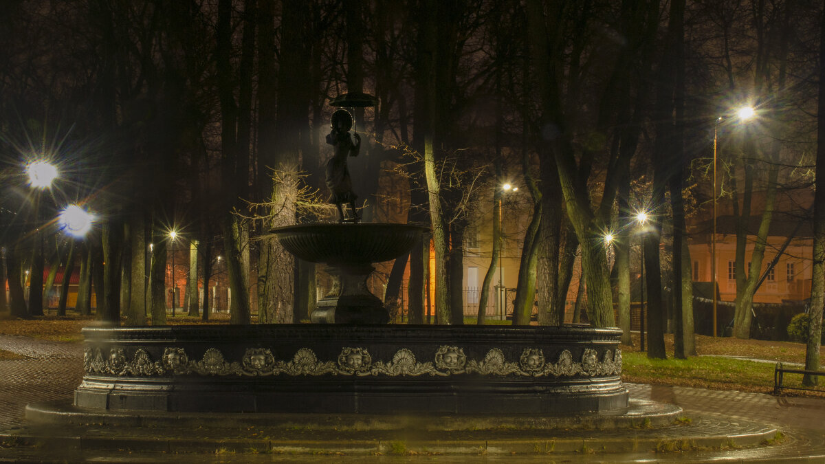 Вечерняя прогулка. Городской парк. - Людмила Вечерняя прогулка. Городской парк. - Людмила