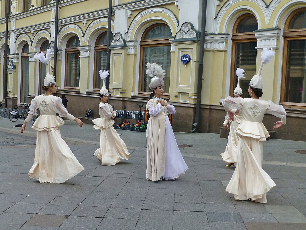 Москва. Кузнецкий Мост - Лидия Бусурина