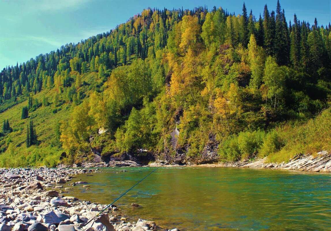 У осенней скалы - Сергей Чиняев 