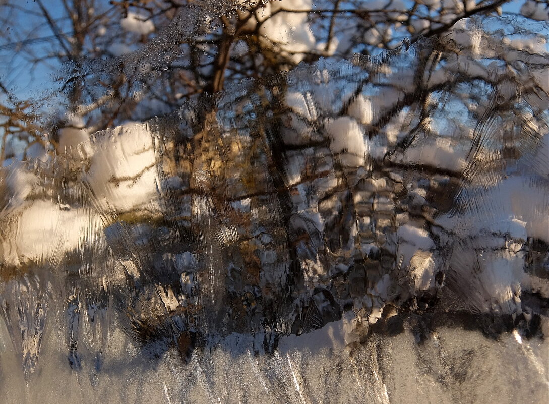Гляжу в заиндевевшее окно... - Люба Гляжу в заиндевевшее окно... - Люба