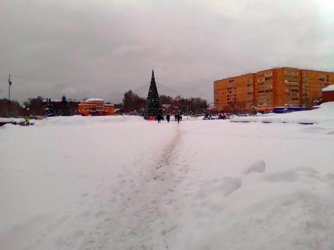 Октябрьская площадь - Игорь Чуев