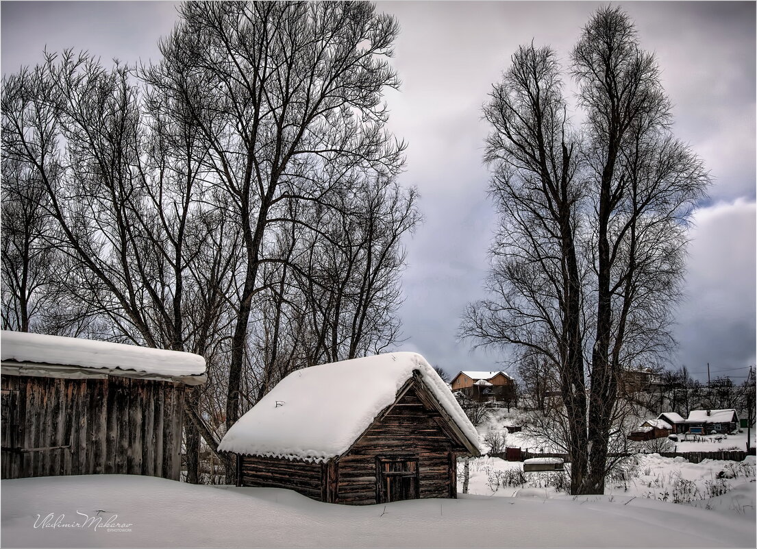 "У старого амбара"© - Владимир Макаров