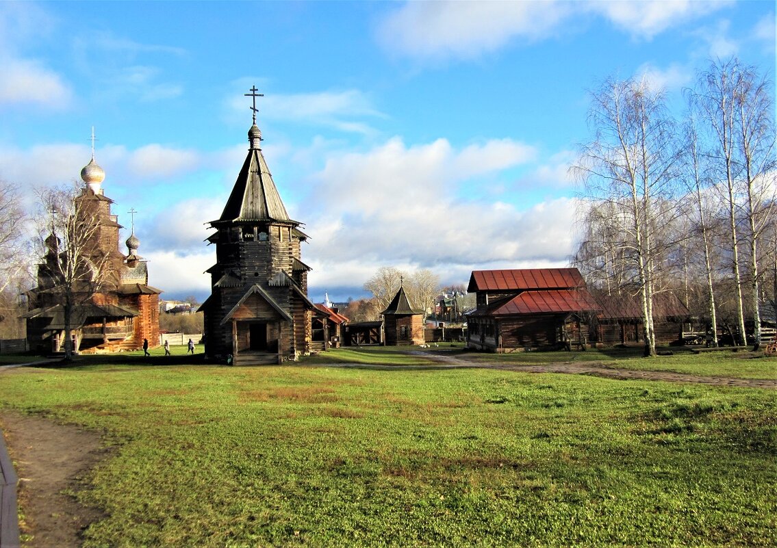 Суздаль — один из самых красивых русских городов, расположенный во Владимирской области; - ЛЮДМИЛА 