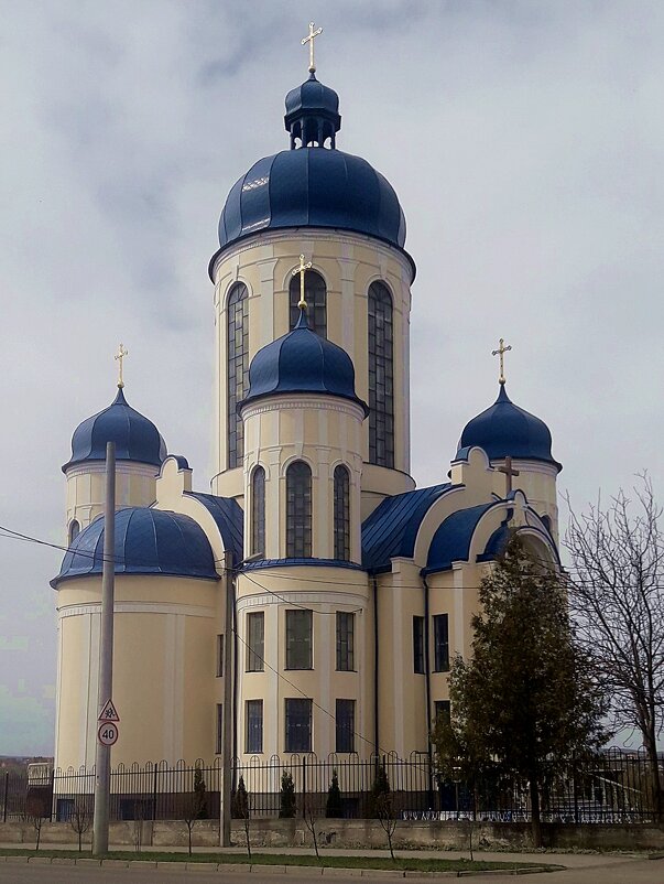 Чернівці церква Володимира великого українска - Степан Карачко