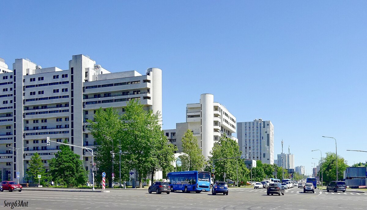 Перекрёсток Ленинского проспекта и улицы Миклухо - Маклая - Сергей Антонов Перекрёсток Ленинского проспекта и улицы Миклухо - Маклая - Сергей Антонов