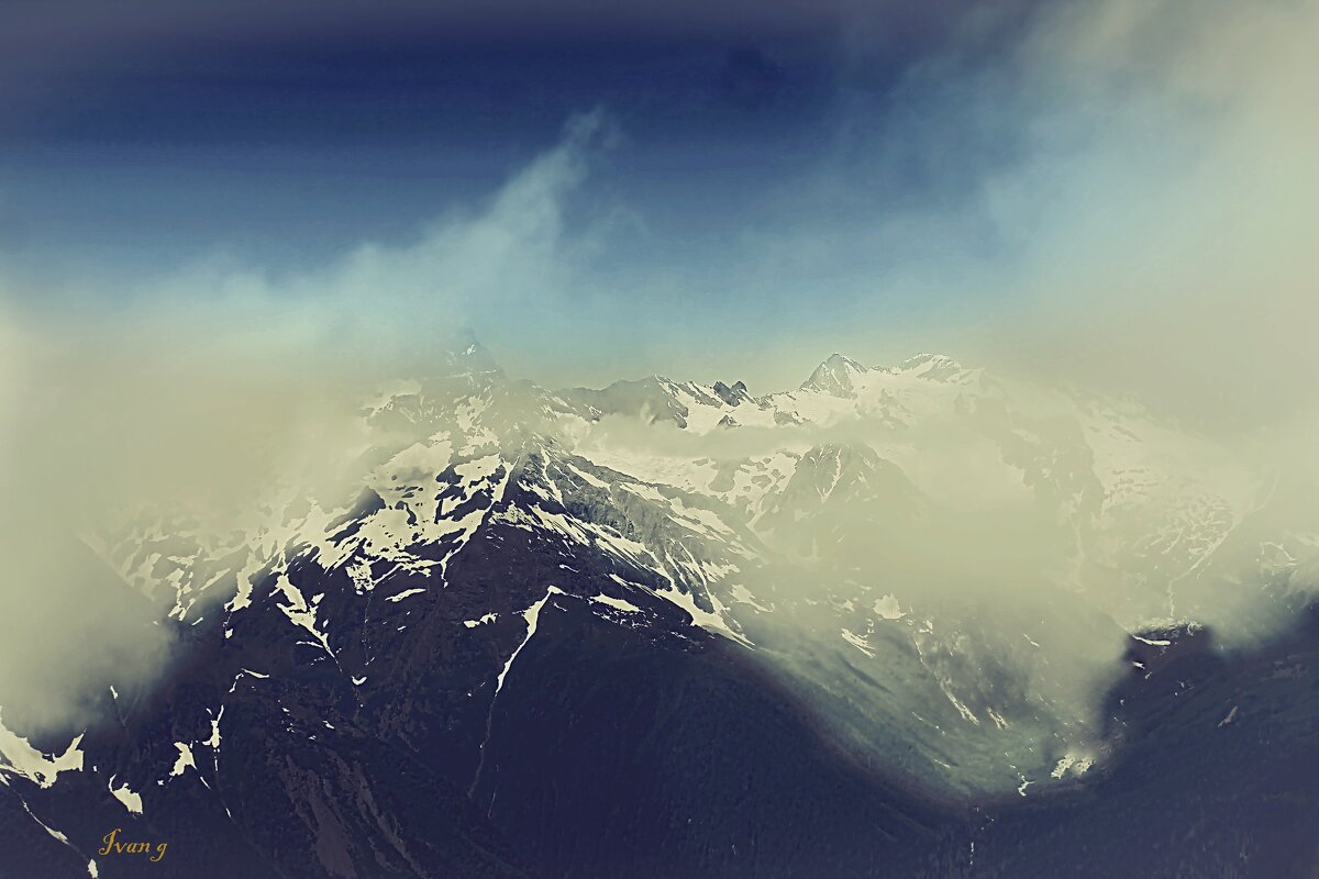 Начало переменчивой непогоды(из серии про горы Кавказа) - Ivan G