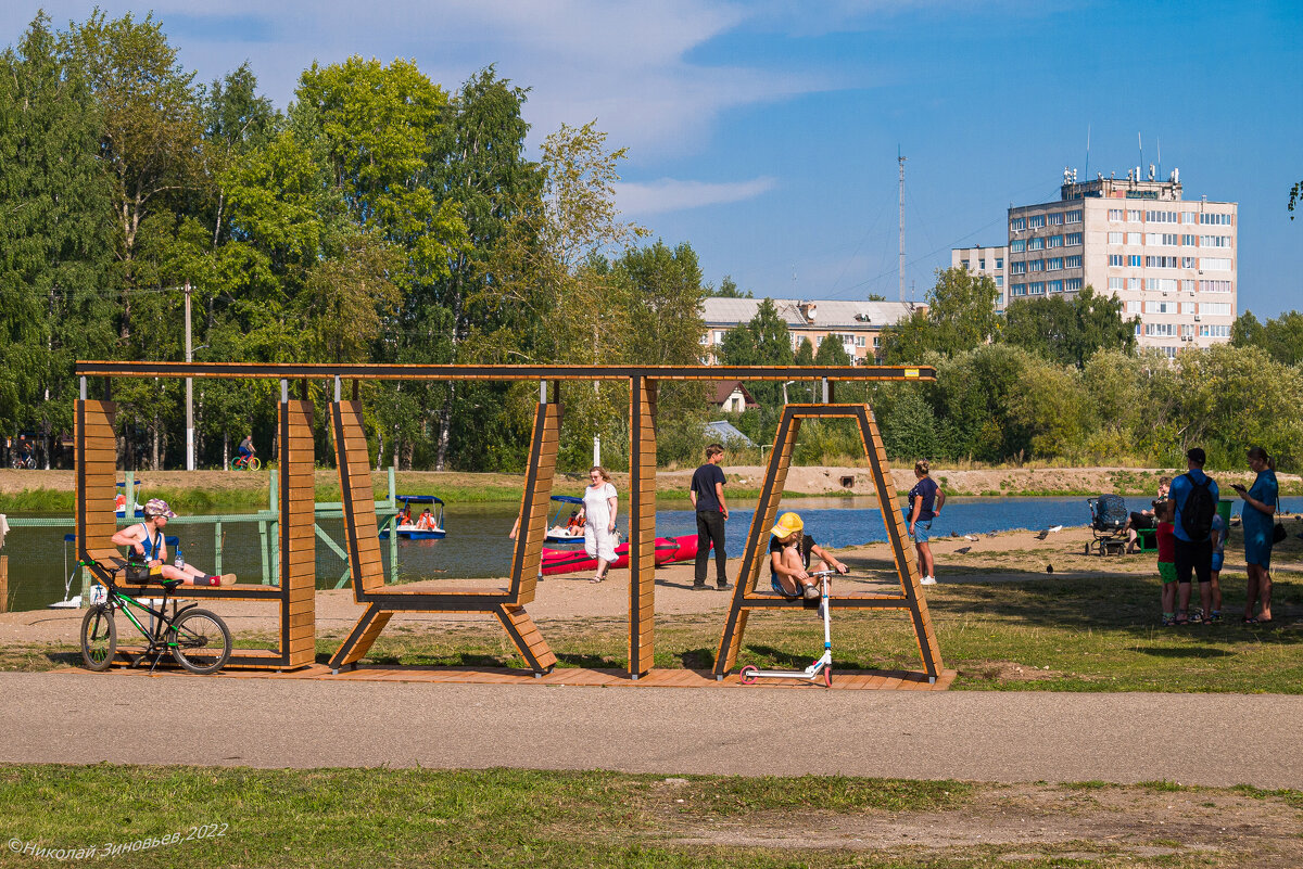 Вот это да, новая лавочка и арт-объект - УХТА) Из таких, кажется мелочей, складывается уют города - Николай Зиновьев