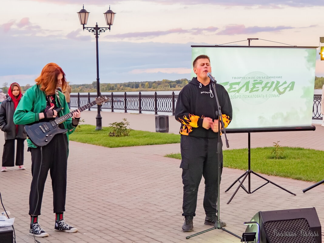 *** - Сергей Старовойт