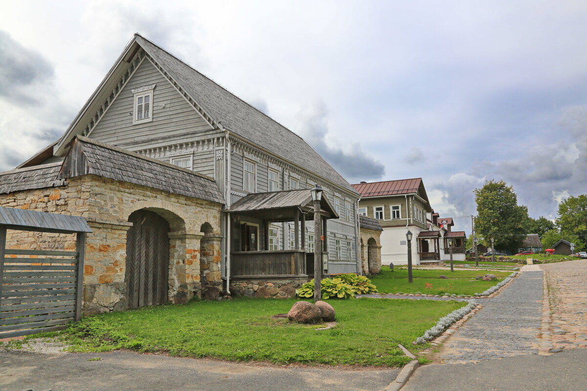 Улица в Изборске - Александр Сивкин