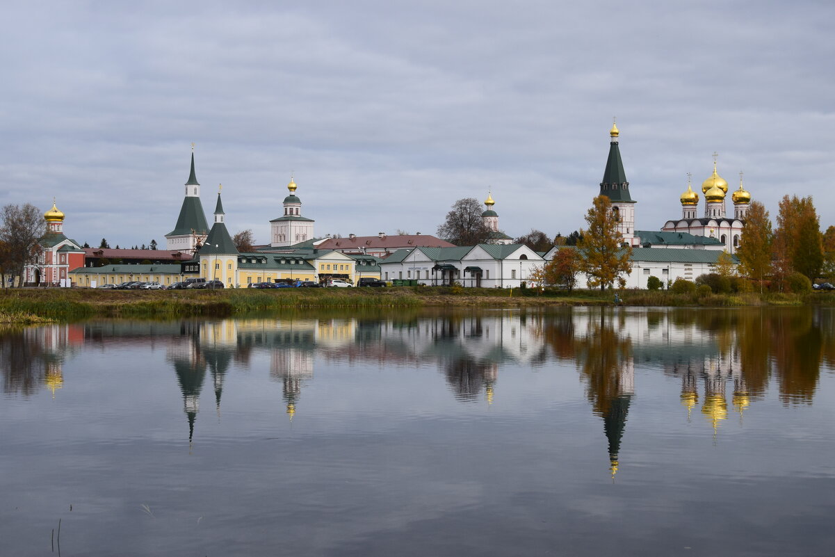 Иверский Валдайский мужской монастырь на Сельвитском острове Валдайского святого озера. октябрь2022. - Galina Leskova Иверский Валдайский мужской монастырь на Сельвитском острове Валдайского святого озера. октябрь2022. - Galina Leskova