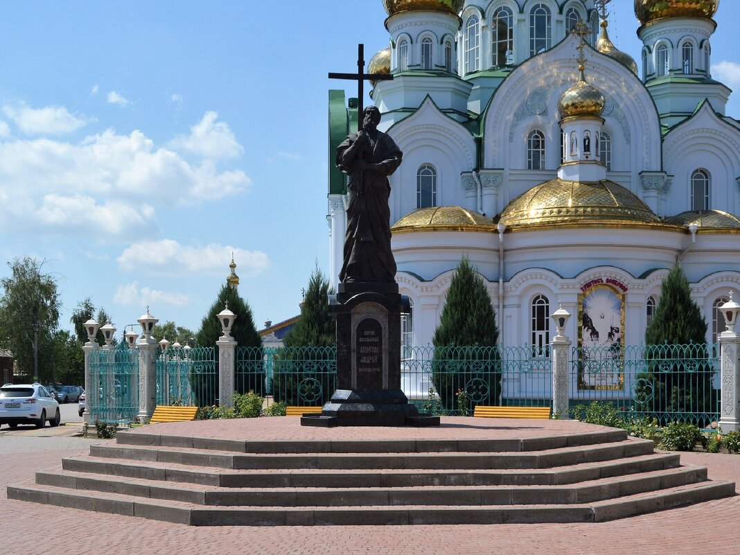 Батайск. Памятник Андрею Первозванному. - Пётр Чернега