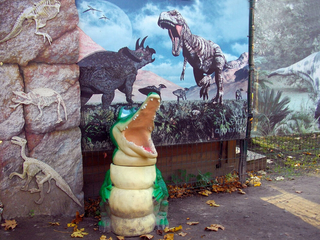 У Дино-парка. - Лия ☼