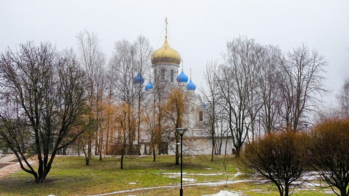 По-весеннему трава зеленеет. - Милешкин Владимир Алексеевич 