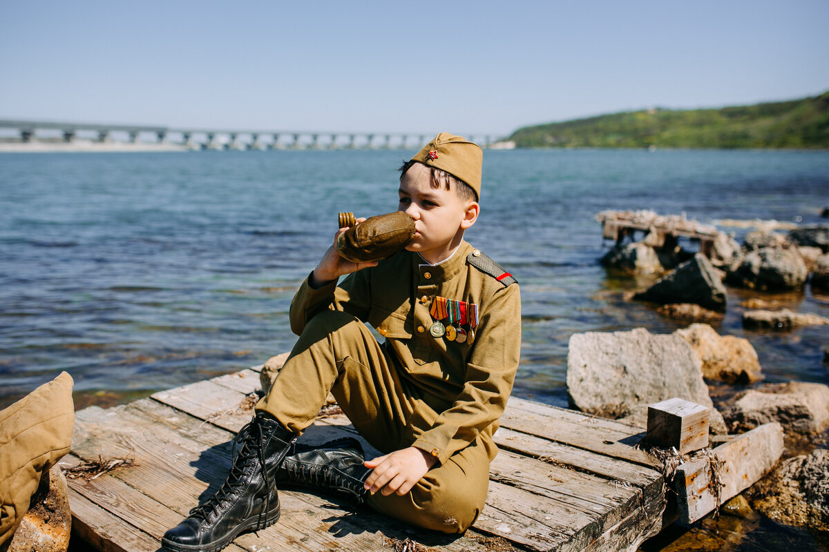 Мальчик в военной форме - Евгений Николаев