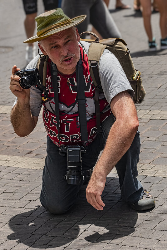 Street Photographer: Mike Sappojnikoff - Shmual & Vika Retro