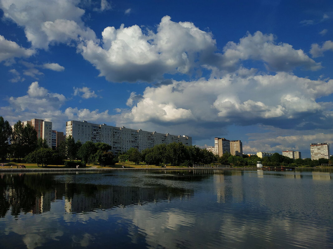 Облака (не тучи) над городом - Андрей Лукьянов