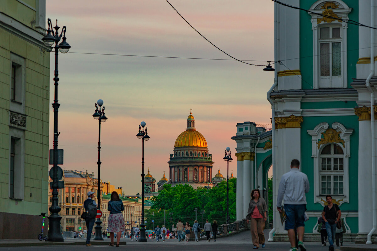 Город погружается в закат - Андрей Миронов