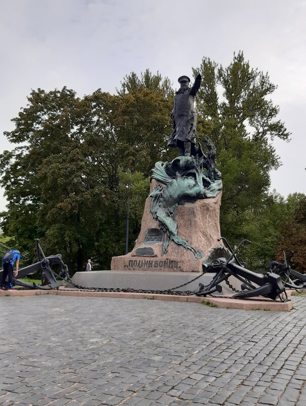 Памятник адмиралу Степану Осиповичу Макарову - Галина Минчук Памятник адмиралу Степану Осиповичу Макарову - Галина Минчук