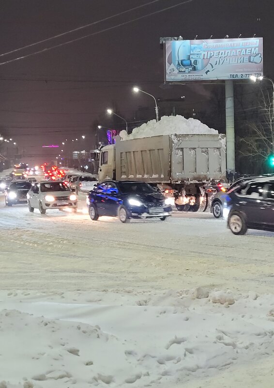 Снег вывозят и вывозят, а он идёт, и идёт... - Татьяна Машошина