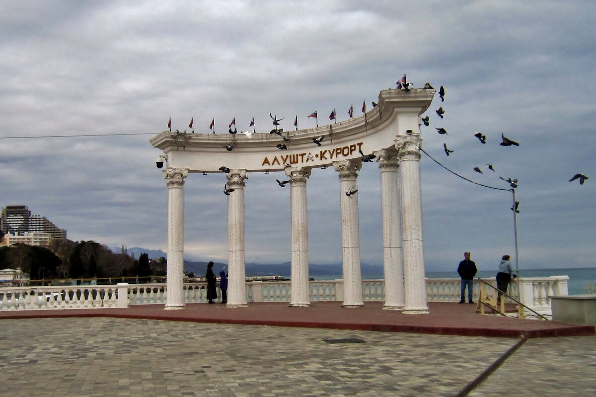 Ротонда на набережной Алушты - Елена (ЛенаРа)