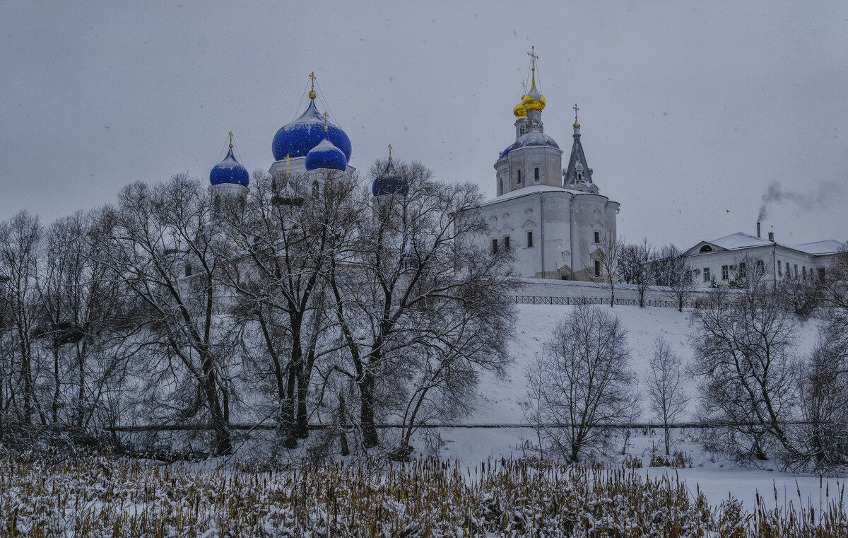 На крутом берегу - Сергей Цветков