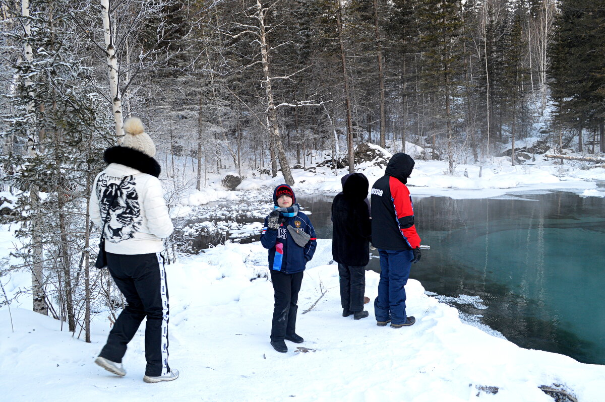 На берегу гейзерного озера - Татьяна Лютаева